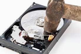 recycler un ordinateur, Destruction de disque dur à l'aide d'un marteau